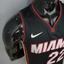 Carregar imagem no visualizador da galeria, CAMISA MIAMI HEAT -  EDIÇÃO PRETO 2021 - #22 BUTLER
