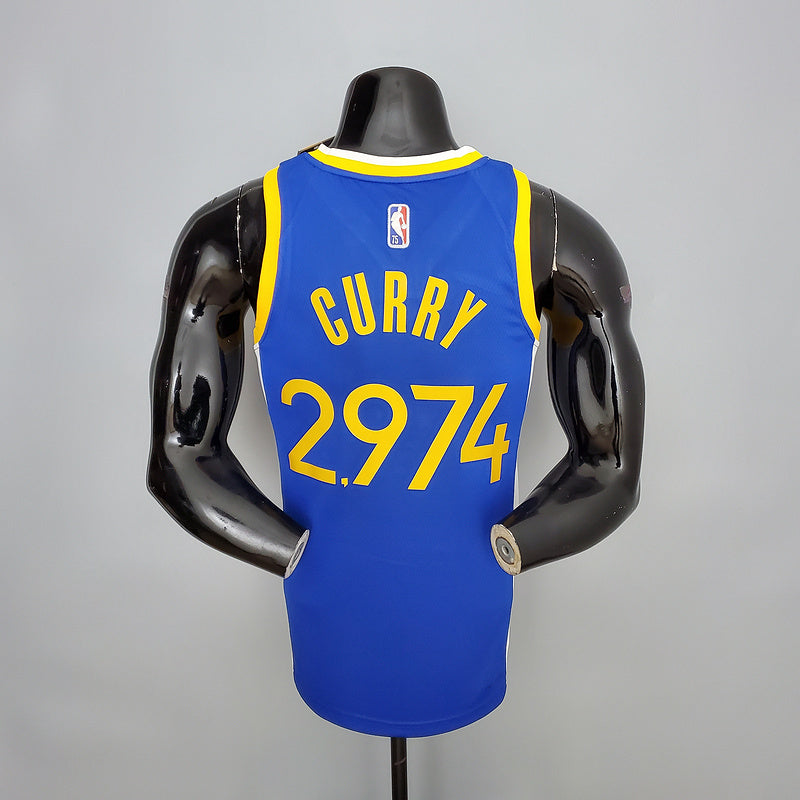 CAMISA GOLDEN STATE WARRIORS - QUBRA DE RECORDE STEPHEN CURRY 2974 VEZES DE 3 - AZUL COM NIKE BRILHANTE - ICON EDITION 75TH ANNIVERSARY - 2021/ 2022