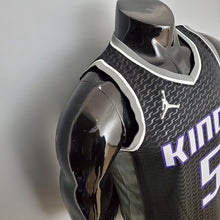 Carregar imagem no visualizador da galeria, CAMISA SACRAMENTO KINGS - PRETA COM JORDAN BRILHANTE - 75TH ANNIVERSARY - 2021/ 2022
