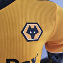 CAMISA WOLVERHAMPTON (WOLVES) - CASA/ HOME - JOGADOR - 22/23