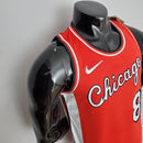 CAMISA CHICAGO BULLS - VERMELHA COM NIKE BRILHANTE - CITY EDITION 75TH ANNIVERSARY - 2022