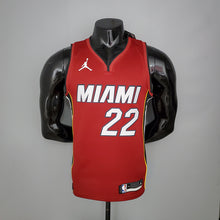 Carregar imagem no visualizador da galeria, CAMISA MIAMI HEAT - BÔNUS EDIÇÃO VERMELHO ( JORDAN ) - #22 BUTLER
