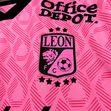 Carregar imagem no visualizador da galeria, CAMISA LEON - MÉXICO - ESPECIAL OUTUBRO ROSA - TORCEDOR - 21/22
