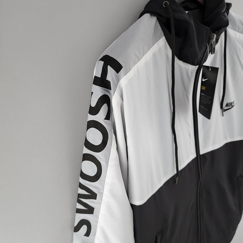 CORTA VENTO - STREETWEAR - SWOOSH - PRETO, BRANCO E CINZA - 2022