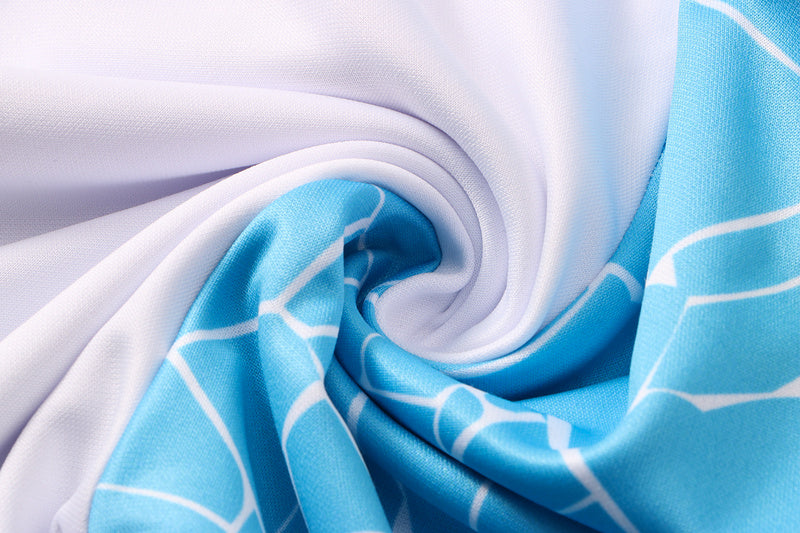 KIT PASSEIO COM CAPUZ - MANCHESTER CITY - BRANCO E AZUL BEBÊ