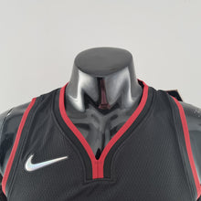 Carregar imagem no visualizador da galeria, CAMISA MIAMI HEAT - ICON EDITION 75TH ANNIVERSARY - NIKE BRILHANTE - PRETA - 2021/ 2022
