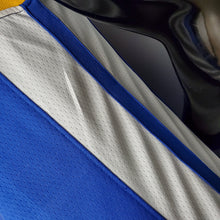 Carregar imagem no visualizador da galeria, CAMISA GOLDEN STATE WARRIORS - QUBRA DE RECORDE STEPHEN CURRY 2974 VEZES DE 3 - AZUL COM NIKE BRILHANTE - ICON EDITION 75TH ANNIVERSARY - 2021/ 2022
