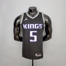 Carregar imagem no visualizador da galeria, CAMISA SACRAMENTO KINGS - PRETA COM JORDAN BRILHANTE - 75TH ANNIVERSARY - 2021/ 2022
