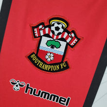 Carregar imagem no visualizador da galeria, CAMISA SOUTHAMPTON - CASA/ HOME - TORCEDOR - 22/ 23
