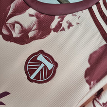 Carregar imagem no visualizador da galeria, CAMISA PORTLAND TIMBERS - MLS - PINK EDITION - TORCEDOR - 22/23
