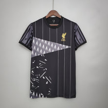 Carregar imagem no visualizador da galeria, CAMISA LIVERPOOL - RETRÔ EDIÇÃO ESPECIAL - TORCEDOR
