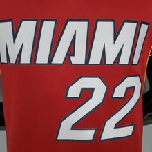 Carregar imagem no visualizador da galeria, CAMISA MIAMI HEAT - BÔNUS EDIÇÃO VERMELHO ( JORDAN ) - #22 BUTLER
