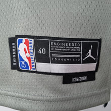 Carregar imagem no visualizador da galeria, CAMISA BROOKLYN NETS - ICON EDITION 75TH ANNIVERSARY - JORDAN BRILHANTE - CINZA - 2021/ 2022
