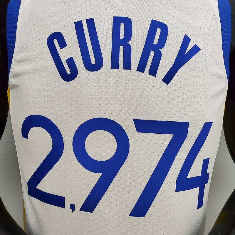 CAMISA GOLDEN STATE WARRIORS - QUBRA DE RECORDE STEPHEN CURRY 2974 VEZES DE 3 - BRANCA COM NIKE BRILHANTE - ICON EDITION 75TH ANNIVERSARY - 2021/ 2022