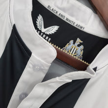 Carregar imagem no visualizador da galeria, CAMISA NEWCASTLE - CASA/ HOME - TORCEDOR - 21/22
