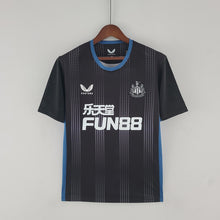 Carregar imagem no visualizador da galeria, CAMISA NEWCASTLE - BLACK EDITION - TORCEDOR - 22/ 23
