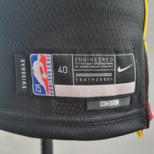 Carregar imagem no visualizador da galeria, CAMISA MIAMI HEAT - ICON EDITION 75TH ANNIVERSARY - NIKE BRILHANTE - PRETA - 2021/ 2022
