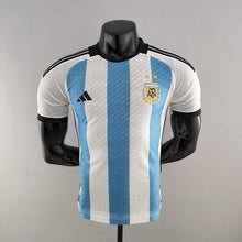 Carregar imagem no visualizador da galeria, CAMISA ARGENTINA - CASA/ HOME - JOGADOR - 22/ 23
