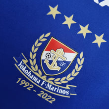 Carregar imagem no visualizador da galeria, CAMISA YOKOHAMA MARINOS - JAPÃO - CASA/ HOME - TORCEDOR - 22/23
