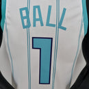 CAMISA CHARLOTTE HORNETS - BRANCA COM JORDAN BRILHANTE - ICON EDITION 75TH ANNIVERSARY - 2021/ 2022