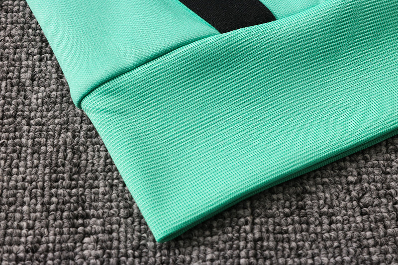 KIT PASSEIO COM CAPUZ - LIVERPOOL - VERDE, BRANCO, E VERMELHO